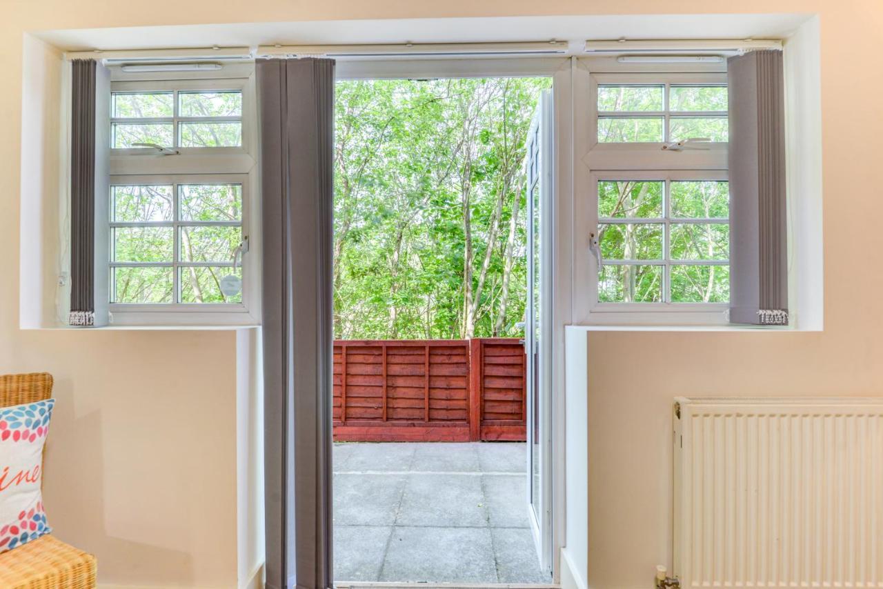 Redhill Town Centre Apartment By Livingo Redhill (Surrey) Exterior foto