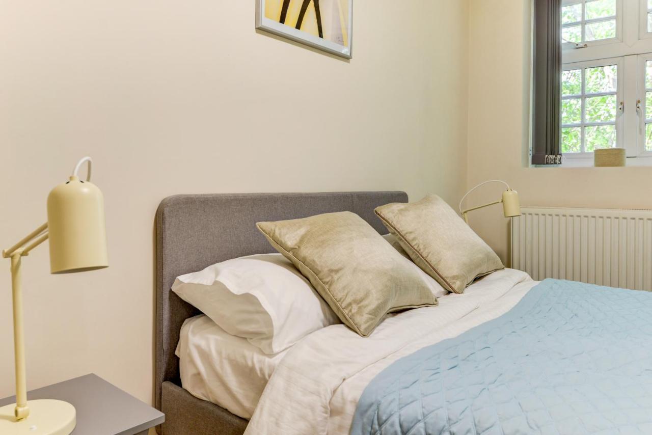 Redhill Town Centre Apartment By Livingo Redhill (Surrey) Exterior foto