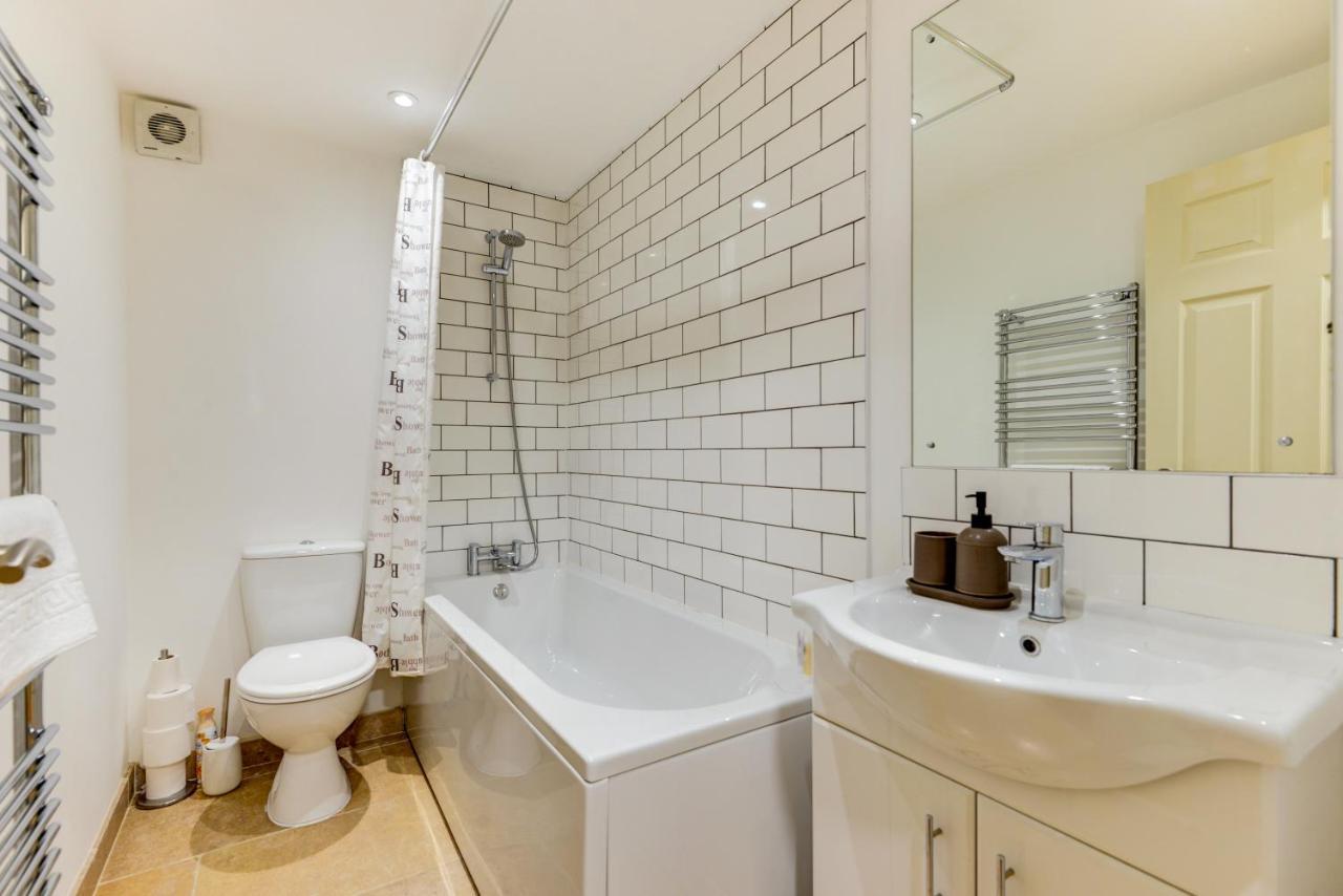 Redhill Town Centre Apartment By Livingo Redhill (Surrey) Exterior foto